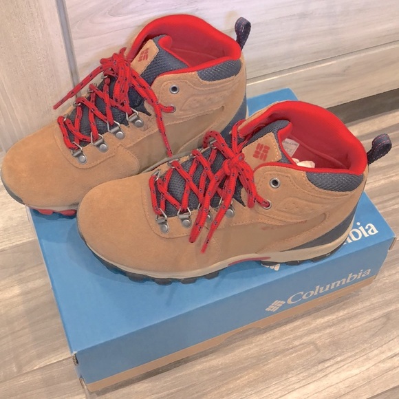 ❤️🐻💙Columbia Hiking Boots - Waterproof 💦 Size: 4Y or 6W🥾 worn once! - Picture 4 of 12